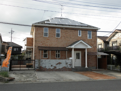 【外観】 | さいたま市岩槻区岩槻・定期借地権付中古・外壁総レンガ張り・南道路・土地広々約６０坪・駐車並列４台