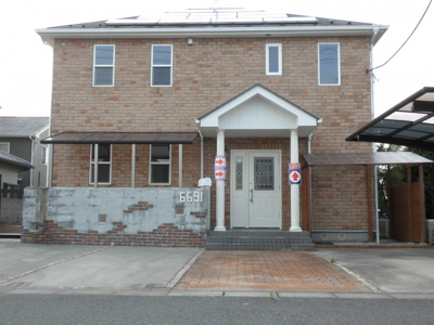 【外観】 | さいたま市岩槻区岩槻・定期借地権付中古・外壁総レンガ張り・南道路・土地広々約６０坪・駐車並列４台