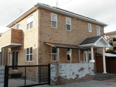 【外観】 | さいたま市岩槻区岩槻・定期借地権付中古・外壁総レンガ張り・南道路・土地広々約６０坪・駐車並列４台