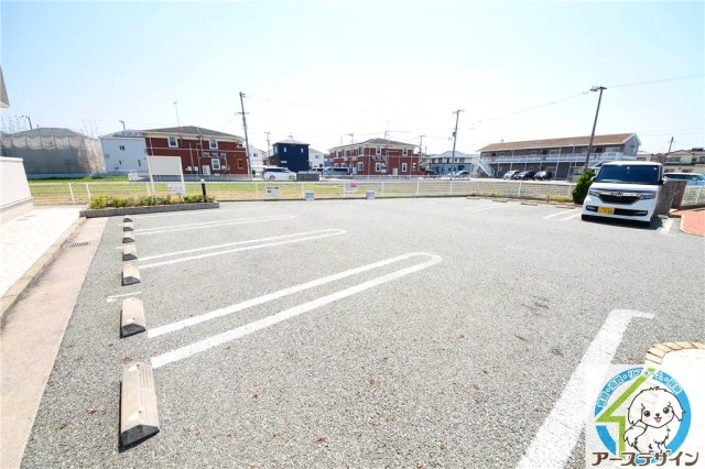 グランディールⅡ-Bの駐車場