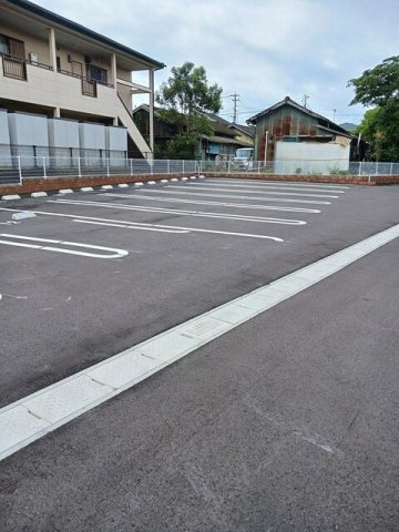 サウスウェーⅧ　Ａの駐車場