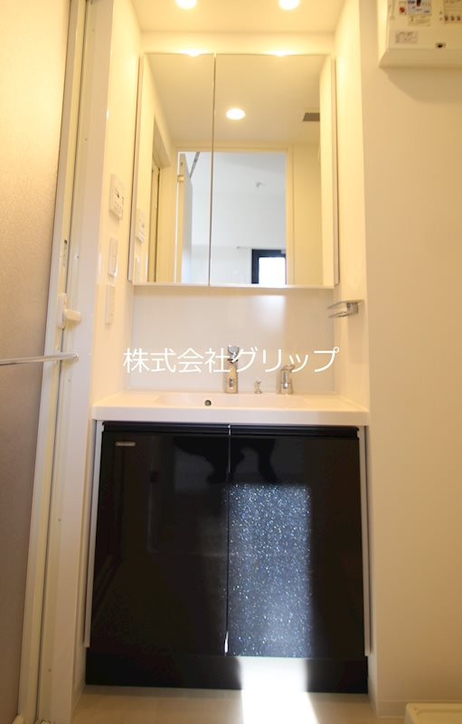 ウイングテラス京急川崎の独立洗面台