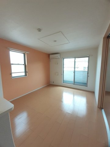 ハッピーブライト　アロッジオの居間・リビング