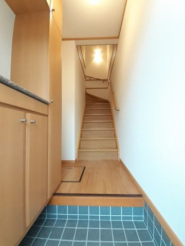 サン・カンナＢの玄関