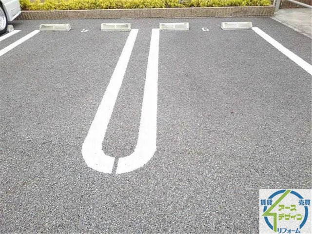 アン・フィオーレⅡの駐車場