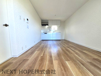 【居間・リビング】 | ドエル南塚口B棟 | LDKは約10帖です♪室内は令和７年9月リフォーム済み！お待たせ無しで即ご入居していただけます！素敵な室内をぜひ現地でご確認ください！