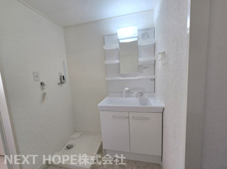 【独立洗面台】 | ドエル南塚口B棟 | 新品の洗面化粧台です♪シャワー水栓で使い勝手も良いです！