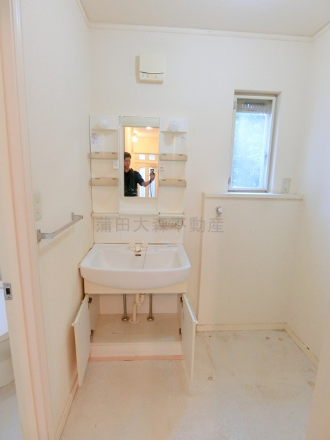 小澤メゾネットの洗面所|洗面脱衣所　独立洗面台　洗濯機置き場