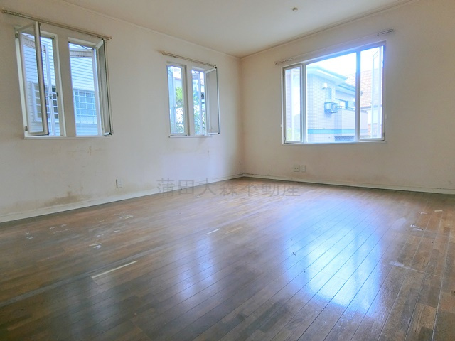 小澤メゾネットの居間・リビング|LD