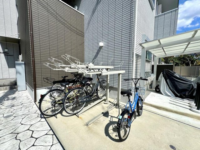 ALEGRIA河内山本EASTの駐輪場