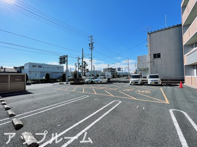 グランコート小木の駐車場