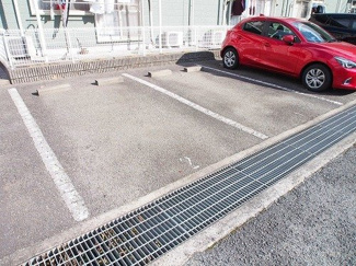 【駐車場】 | パレスイナバ | 車をお持ちの方に嬉しい駐車場付きの物件です