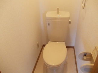 【トイレ】 | ブルーマウンテンⅢ | コンパクトで使いやすいトイレです