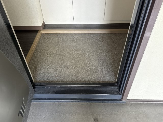 メゾンファミーユＡ棟の玄関