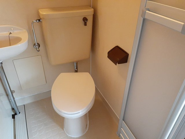 ハイツ東山のトイレ|ゆったりとした空間のトイレです