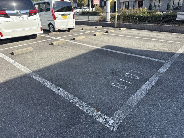 リバーサイドⅡ　Ｂ棟の駐車場
