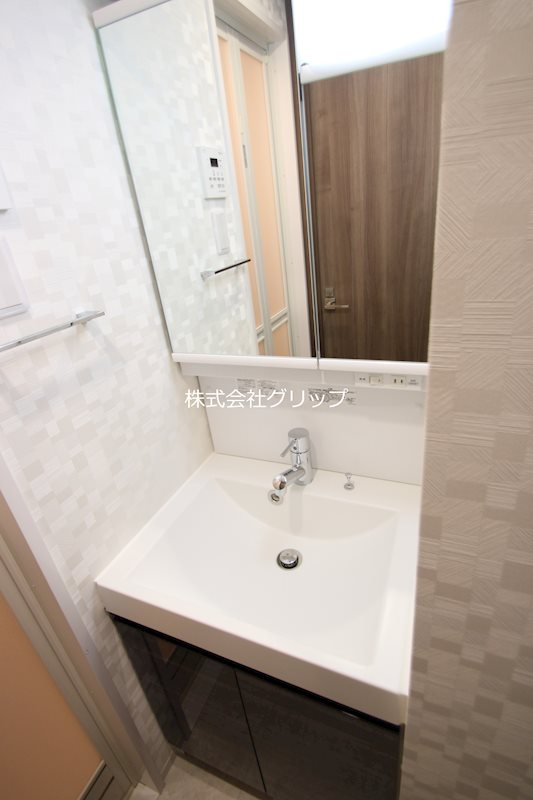 S-RESIDENCE横浜大通り公園の独立洗面台