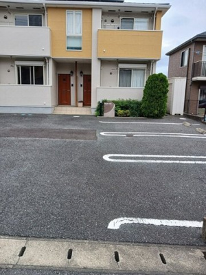 【駐車場】 | サンリットヴィラ | 車をお持ちの方に嬉しい駐車場付きの物件です