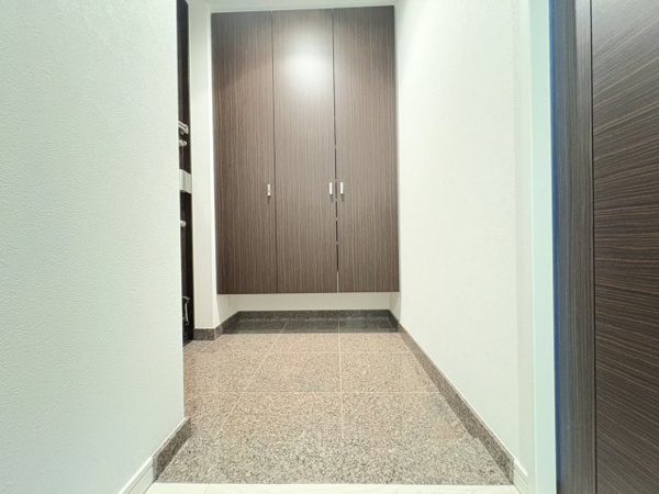 【玄関】 | 【玄関】靴の収納も充実しています。