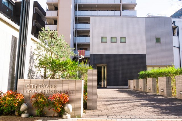 【その他共用部分】 | 【コモンプラザ入口】 オーディオルームやマッサージルームなどは、プライバシーに配慮し別棟に配置！