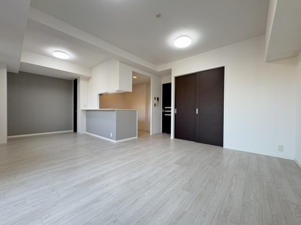 【居間・リビング】 | 【リビングダイニング】別角度からのお写真になります。
