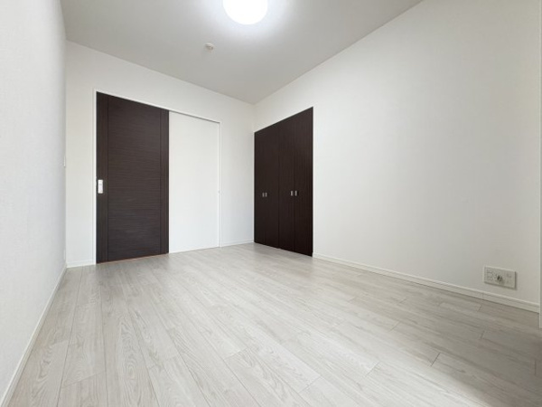 【洋室】 | 【洋室】6.0帖の洋室☆正形なので家具の配置も容易です！