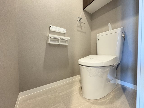 【トイレ】 | 【トイレ】清潔感もあり、シンプルなデザインなのでインテリアも楽しめます◎