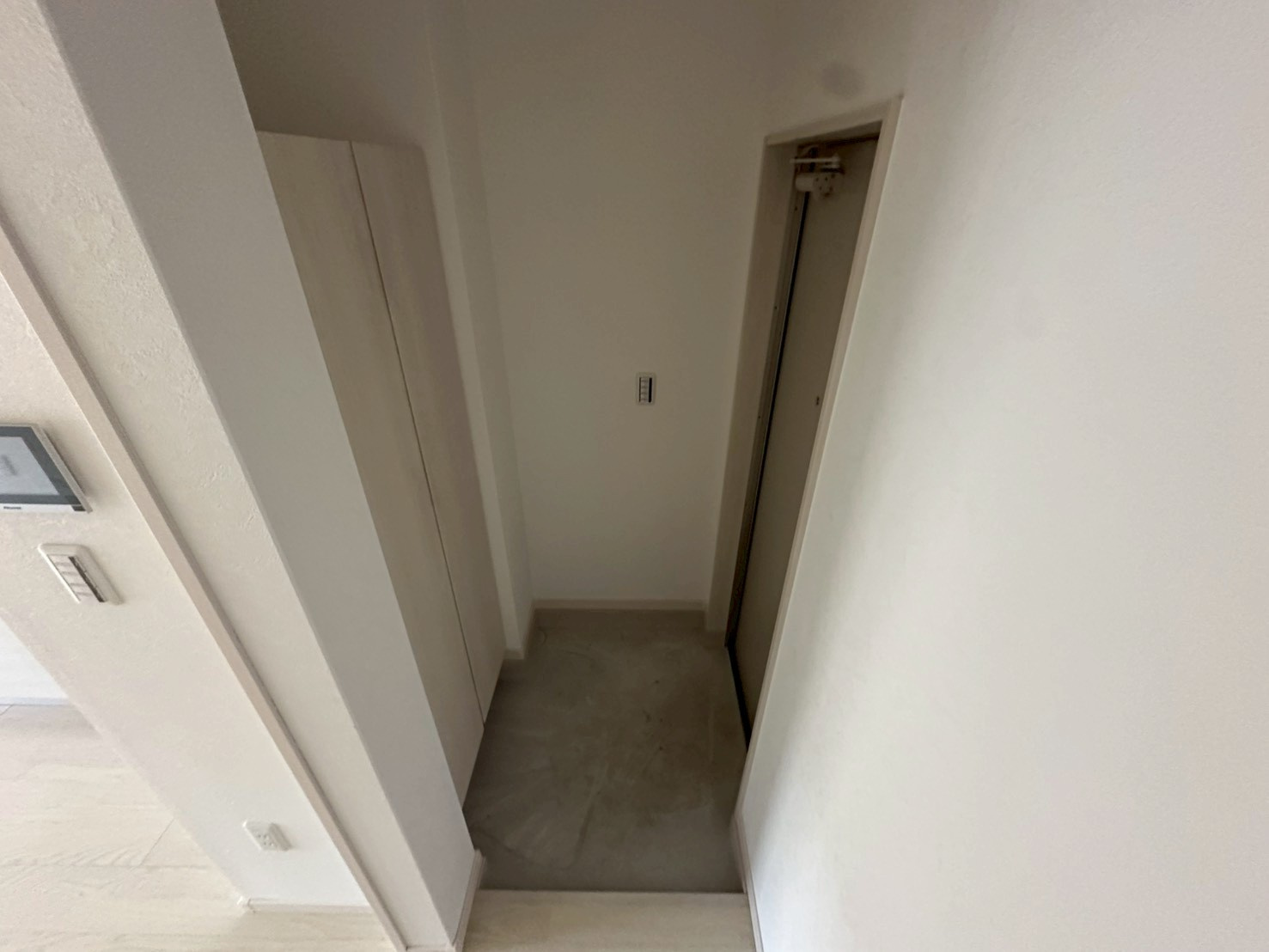 KTIレジデンス西新町の玄関