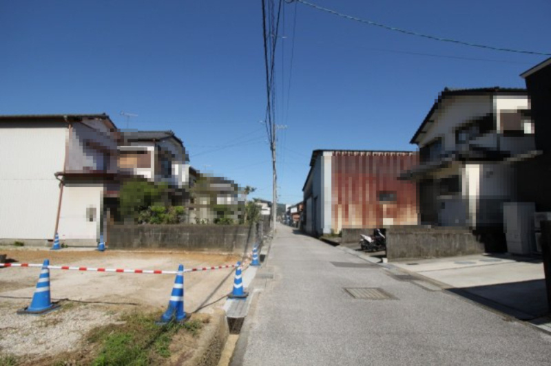 いの町枝川　新築戸建　1号棟の前面道路含む現地写真|前面道路幅員　5.0ｍ