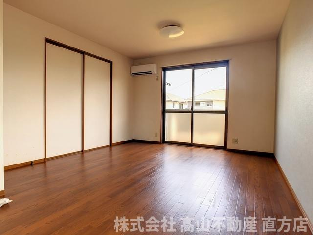 直方市大字植木のアパートの居間・リビング