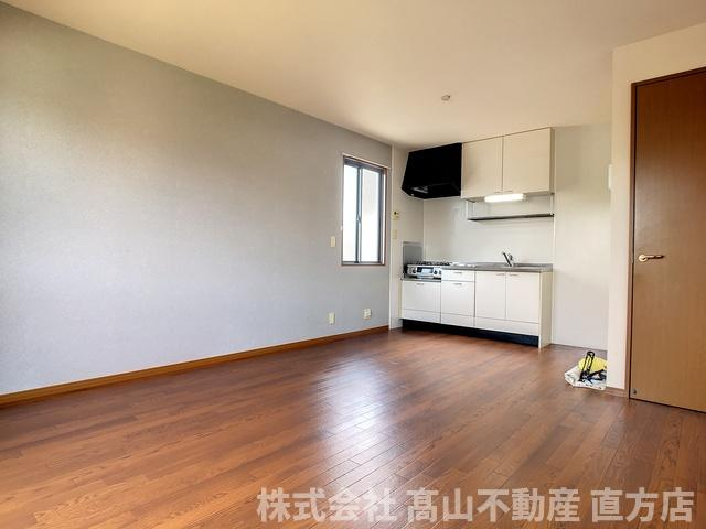 直方市大字植木のアパートの居間・リビング