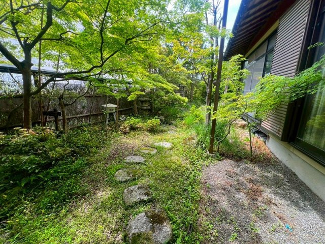 南部町阿賀中古戸建の庭|綺麗に手入れされた庭になります。