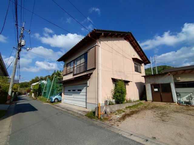 南部町阿賀中古戸建の外観|平成築の建物となります。
事務所部分となります。