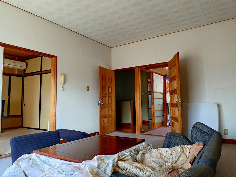 南部町阿賀中古戸建の居間・リビング|くつろげる空間となっております。