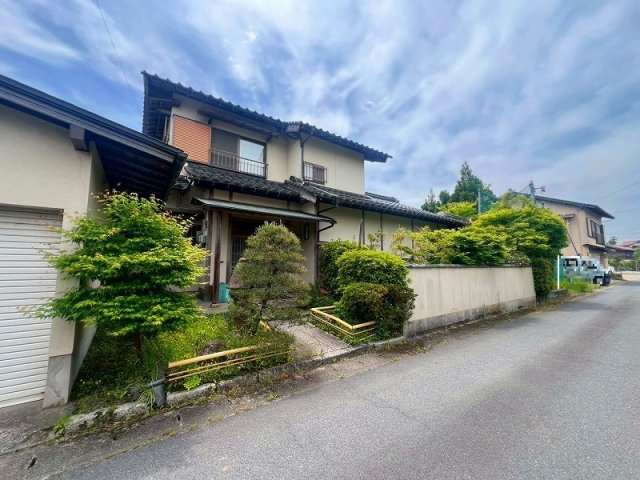 南部町阿賀中古戸建の外観|純和風家屋となっております。