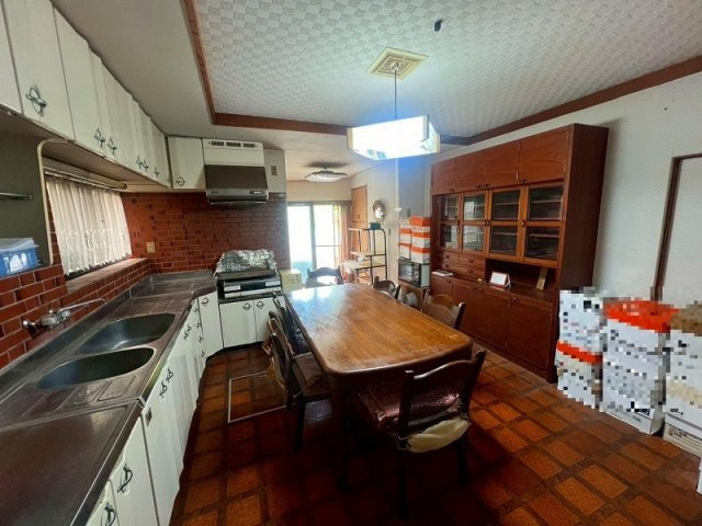 南部町阿賀中古戸建のキッチン|広々としたキッチンとなっております。