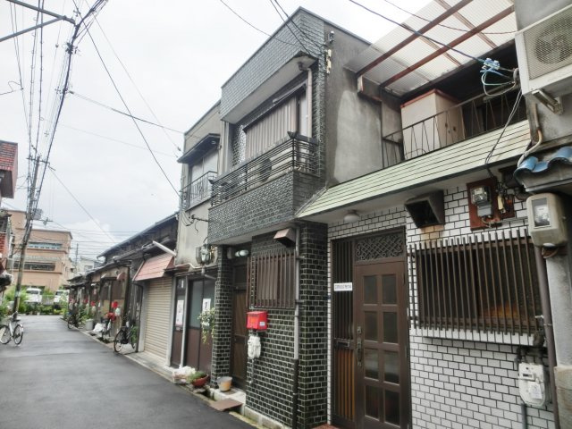 天下茶屋貸家のロビー