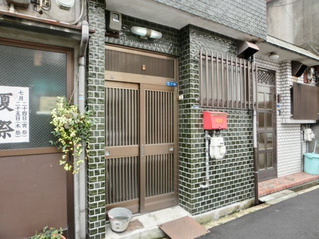 天下茶屋貸家の外観