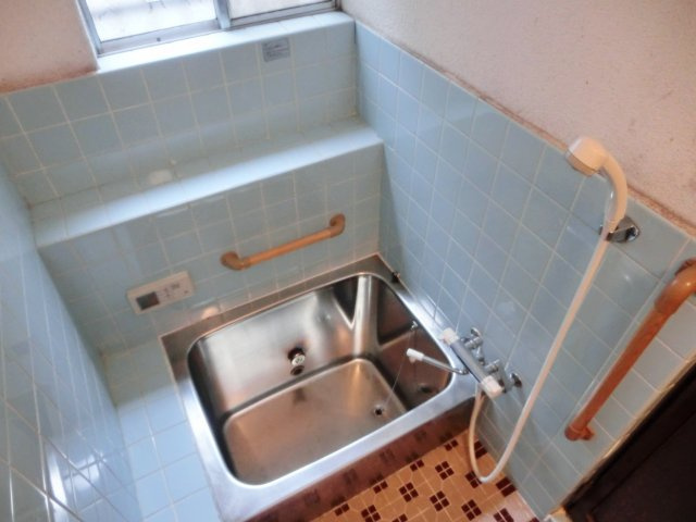 天下茶屋貸家の浴室