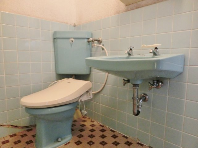 天下茶屋貸家のトイレ