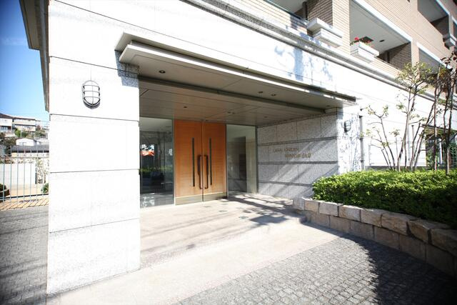 川崎市麻生区万福寺１丁目の賃貸マンションのエントランス