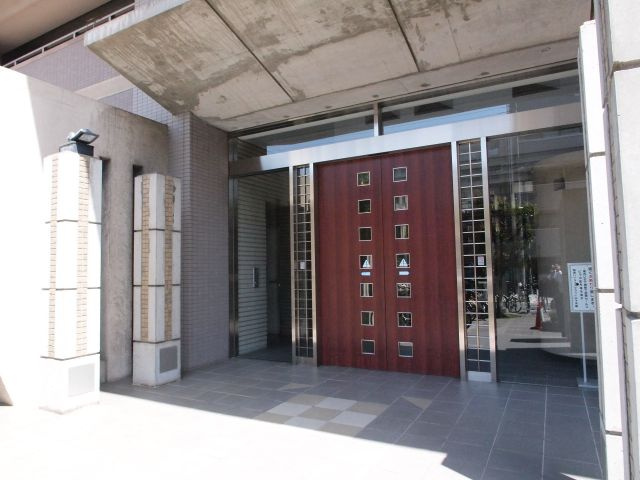 南海ハイライズフラット天下茶屋のエントランス