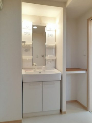 【洗面所】 | ブリッサ・ＩＺＵＭＩ | 明るい洗面所です