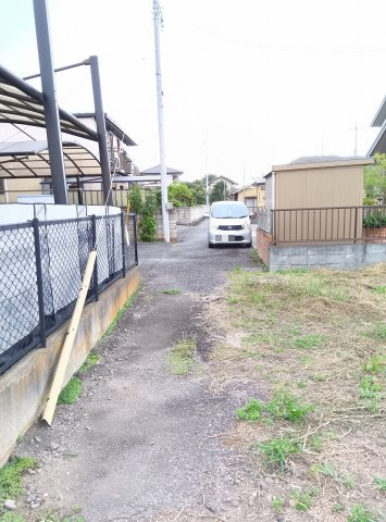 筑西市乙の前面道路含む現地写真|北側道路（2025年10月撮影）