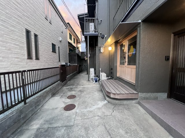 神戸市垂水区旭が丘１丁目のアパートのエントランス