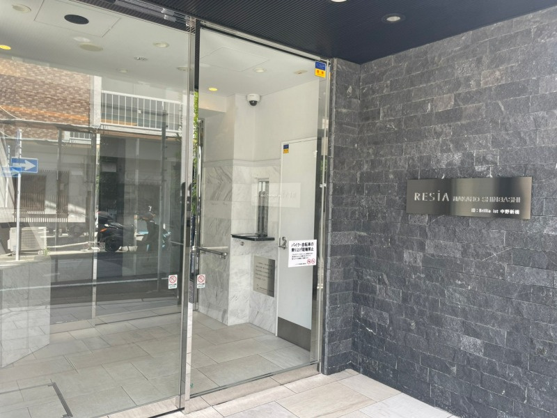 中野区弥生町４丁目の賃貸マンションのエントランス