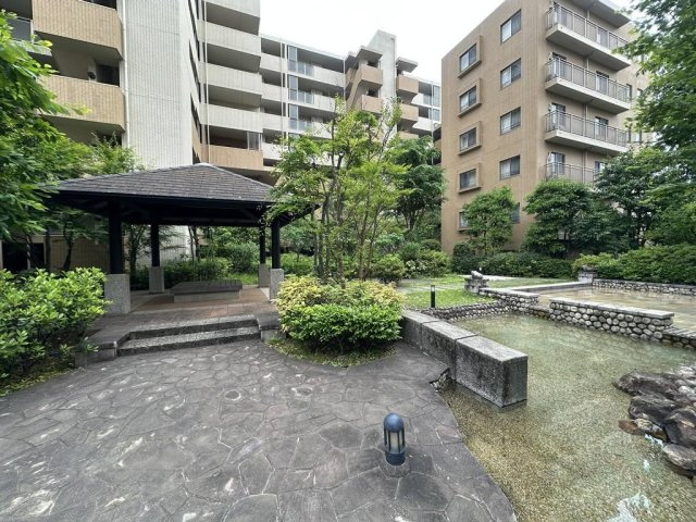 三鷹市下連雀８丁目の中古マンションの外観