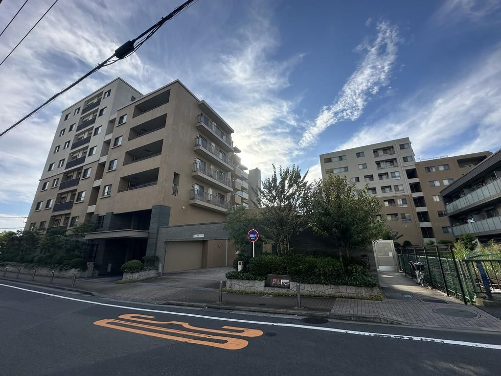 三鷹市下連雀８丁目の中古マンションの外観