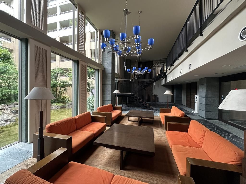 三鷹市下連雀８丁目の中古マンションのロビー