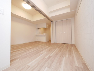 【居間・リビング】 | プレサンス堺筋本町駅前シェル | 使いやすい洋室です